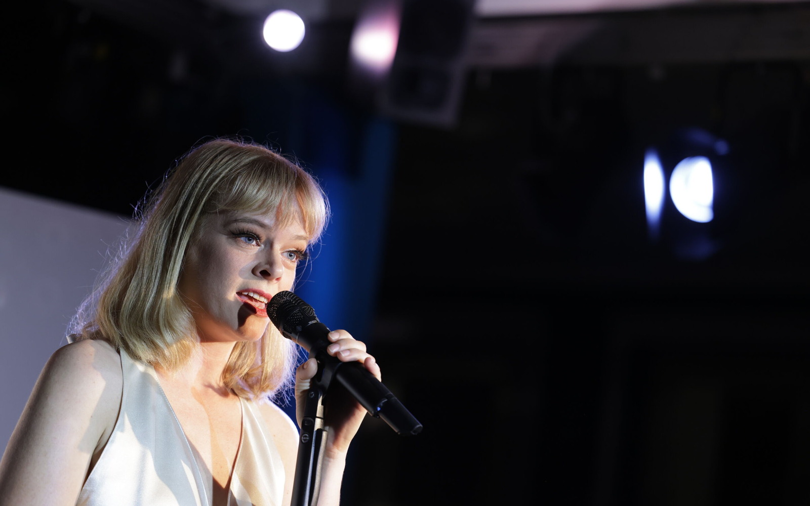 Bild aus der Inszenierung "So oder so - Hildegard Knef", Foto: Steffen Rasche, Lizenz: Zweckverband Neue Bühne - Niederlausitzer Theaterstädtebund Senftenberg