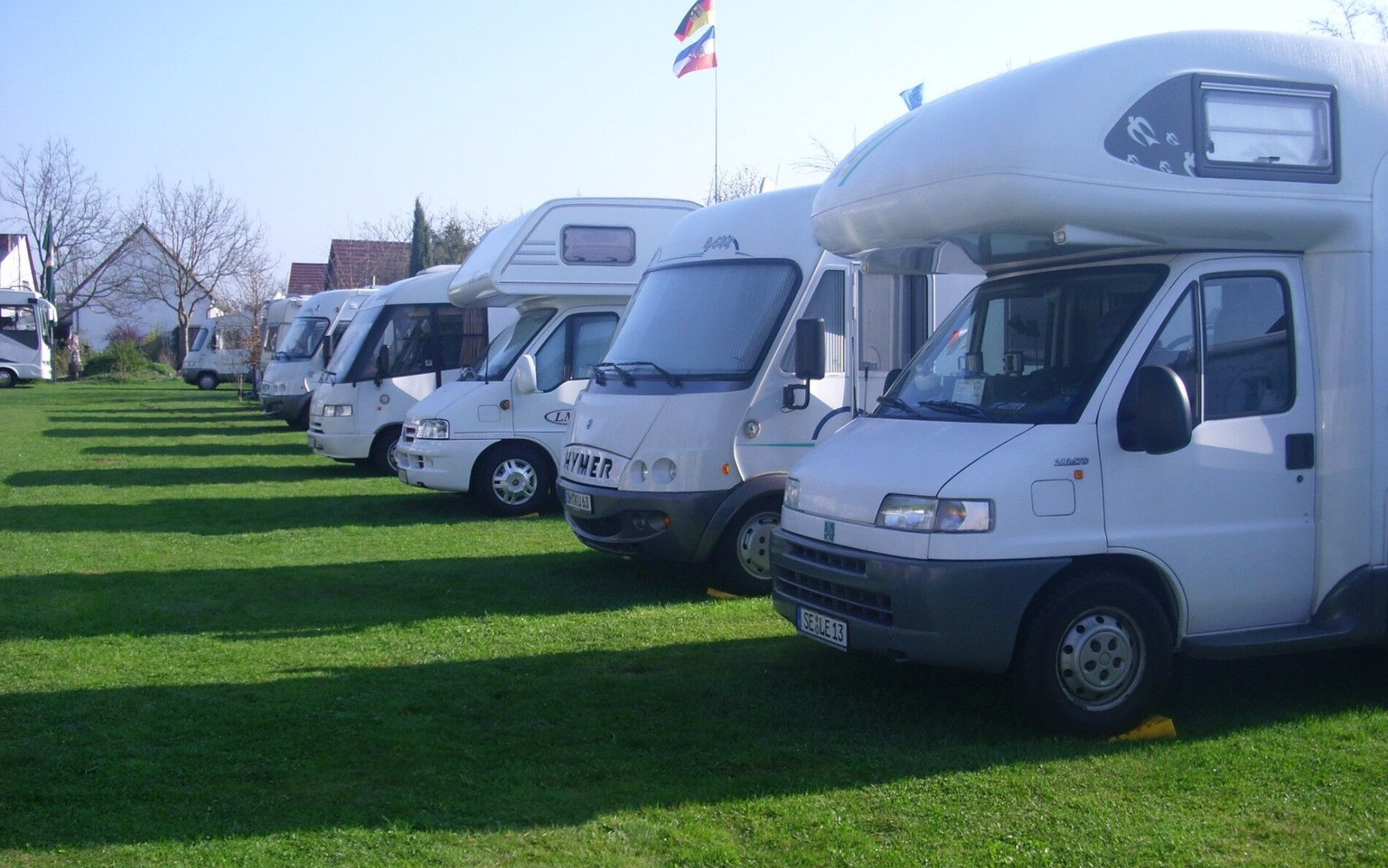 Wohnmobilstellplatz auf der Wiese hinter dem Gasthaus, Foto: Gasthaus Stuckatz, Lizenz: Gasthaus Stuckatz